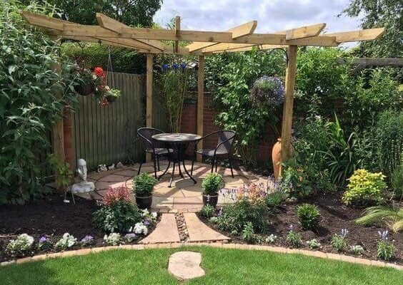 29 Small Garden Corner Seating Ideas