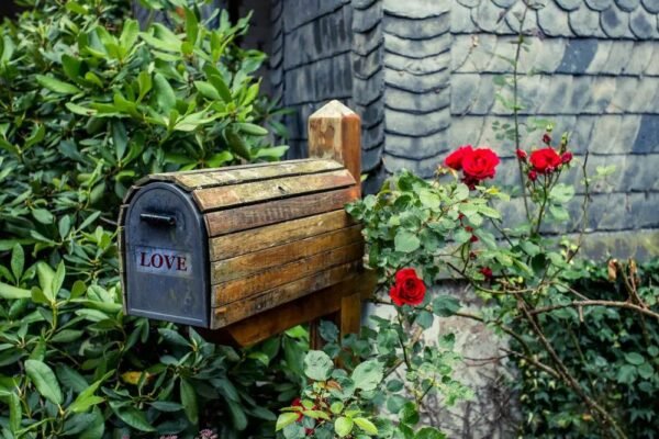 23 Inspiring Mailbox Landscaping Ideas For A Picture-Perfect Entrance