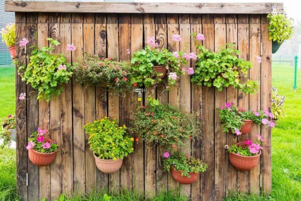 20 Innovative Decorating Ideas For Your Fence